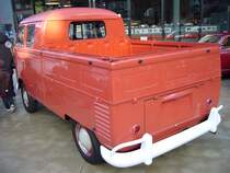 Heckansicht eines VW T1 Pritschenwagen mit Doppelkabine der Baujahre 1960 - 1963. Classic Remise Dsseldorf am 05.02.2012.