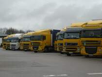 Ein weiterer Teil der ca. 30-40 LKW der ungarischen Spedition Waberer´s, die den Jahreswechsel 2011/12 auf dem Rasthof Wrnitz verbrachten. Der weie Volvo passt jedoch nicht ganz in die Reihe, obwohl auch er von Waberer´s ist ;-) Aufnahmedatum: 01.01.2012 