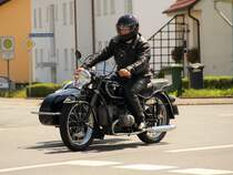 BMW mit Beiwagen in Neuensee am 10.07.2011.