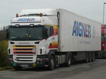 Scania R420 mit Khlauflieger von  Aigner  aus sterreich abgestellt in Crailsheim, 26.12.2011 