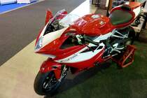 MV Agusta F4 RR, 4-Zyl.4-Takt-Motor mit 201PS, die italienische Maschine gehrt zu den strksten und schnellsten Serienmotordern der Welt, ausgestellt zur Automobil 2012 in Freiburg, Feb.2012