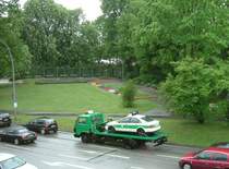 Wer hat den da falsch geparkt?? Gesehen am 09.05.2007 in Amberg! Musste ich leider durch ein Fenster durchfotografieren!