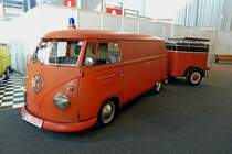 VW T1, als Feuerwehr mit Einachshnger, ausgestellt zur Automobil 2012 in Freiburg, Feb.2012