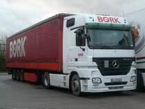 MB Actros MP2 der Spedition Bork auf dem Rasthof Wrnitz, 29.12.2011