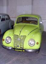 IFA F9, im Technikmuseum Barth am 3.2.2008, 1953 kostete ein solcher F9 mit seinem 3-Zylinder-Reihenmotor (900cm, 28 PS) stolze 13.200 Mark. 