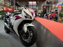 HONDA CBR 1000 ABS bringt eine Leistung von 178PS, und wre um  EUR17.690,00 auf der 14. Rieder-Automesse erhltlich gewesen;12020