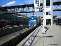 IVECO Sattelschlepper auf einer HUPAC-ROLA auf dem Weg nach Novara in Spiez.