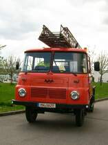 Robur Drehleiter im Hartmannsdorfer gewerbegebiet beim Treffen am Nutzfahrzeugmuseum