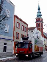 IVECO-Eurocargo 140E25 mit K�hlaufbau eilt von Gesch�ft zu Gesch�ft; 120218