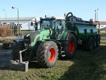 Ein Sonnenbad nahm dieser Fendttraktor,am 23.Februar 2012,im Industriegelnde von Bergen/Rgen.