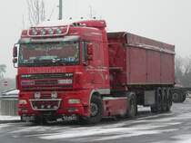 DAF XF 95.480  B.B.Metal  aus der Slowakei bei starkem Schneefall auf der Rastanlage Nrnberg/Feucht, 09.02.2012 