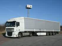 Dieser Litauische DAF-Sattelzug stand,am 23.Februar 2012,in Bergen/Rgen.