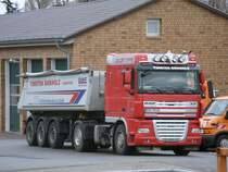 Bei der Straenmeisterei in Bergen/Rgen stand,am 19.Februar 2012,dieser DAF-Kipper.