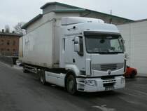 Am 22.Februar 2012 war wieder Dieser Renaultsattelzug mit einachsigen Hnger in Bergen/Rgen.