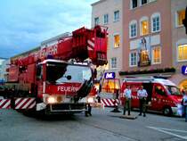 Liebherr LTM 1070-1 der FF-RIED beim  abrsten  nach dem grossen Andrang anlsslich der Shopping-Night-Ried 07/01; 070525