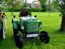 STEYR180; BJ1950 tuckert durch den Obstbaumgarten;110814