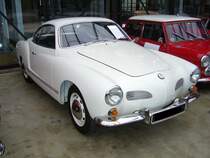 VW Typ 143 Karmann-Ghia Coupe 1500 von 1967. Der Karmann Ghia wurde von 1955 - 1974 mit mehreren Facelifts produziert. Whrend der 19-jhrigen Produktionszeit setzte der Volkswagenkonzern 443.466 Autos dieses Typs ab. 81.8% der Karmann-Ghia Kufer whlten die Coupeversion. Die restlichen 18.2% entfielen auf die Cabrioletvariante. Classic Remise Dsseldorf am 26.02.2012.