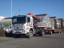 Ein Mercedes Hngerzug im Gewerbegebiet Sassnitz am 26.02.2012