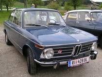 Regentropfen verunschnen die Politur, aber egal denn gleich geht´s los die Oldtimerausfahrt in Neuhofen/Innkr; 080501