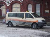 VW Taxi in Sassnitz vor dem Hbf am 16.02.2012