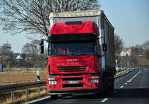 Iveco Stralis mit Pritschenauflieger bei Euskirchen - 06.02.2012