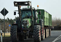 Fendt Traktor mit 2 Hngern bei Eu-Palmersheim - 08.02.2012
