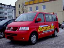 VW-T5 dient als Mietwagen sowie fr Ausflugsfahrten u. Krankentransporte; 120128