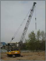 Dsseldorf, Hafenspitze, 27.04.2008: Hier noch mal der Sennebogen-Seilbagger. 