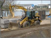 Dsseldorf, Hafenspitze, 27.04.2008: Caterpillar-Radlader Typ 930G. 