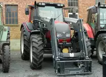 VALTRA N 111 steht auf dem Betriebshof der Raiffeisenwerkstatt in Fulda, M�rz 2012
