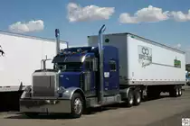 Peterbilt der Firma  Supply Chain Managment Express , aufgenommen am 25. September 2011 bei  Petro Stopping Center  nahe Kingman Arizona.