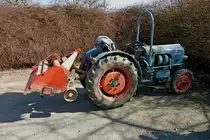 Eicher Puma, Schmalspurschlepper mit 30PS und angebauter, zapfwellenbetriebener Ackerfr�se, M�rz 2012