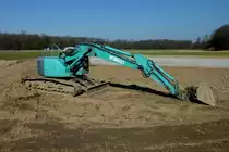 Kobelco 235SR, japanischer Mobilbagger mit Planierschaufel und Planierschild, M�rz 2012