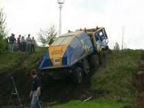 Truck Trial Tatra 813 beim Oldtimertreffen in Werdau, bei der Rckwrtsfahrt vom Hang, auf dem nix mehr ging.