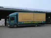 Seitenansicht von einem Mercedes-Gefl�gel-LKW,am 18.M�rz 2012,auf einem Bauernhof bei Mursewiek.