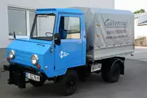 Multicar M24 Einsitzer-Version; Bj 1976;Fahrgestell-Nr.: 08624/76; ehemaliges Komunalfahrzeug mit Schiebeschild und Kipper; 2007 umfassend rekonstruiert

Hersteller: VEB Fahrzeugwerk Waltershausen, DDR

Motor: 2,0 L Viertakt-Wirbelkammer-Diesel; Leistung: 45 PS bei 3000 U/Min; Drehmoment: 105 NM bei 2300 U/Min

H�chstgeschwindigkeit: 50 km/h

Durchschnittsverbrauch: 13 L / 100 km Dieselkraftstoff

Gesamtmasse: 3800 kg

Nutzlast: 2000 kg

Das Fahrzeug versieht noch heute zuverl�ssig seinen Dienst als Schneeschiebefahrzeug bei euro.COURIER. (www.ECL24.de)