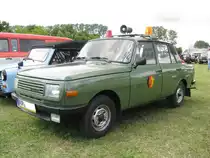 Limousine Wartburg 353 W der NVA aus dem Landkreis Nordvorpommern beim Oldtimertreffen in Gnoien 25.06.2011