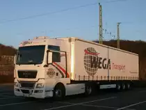 MAN Sattelzug am Abend vom 23.M�rz 2012 in der Abendsonne auf einem Parkplatz Bergen/R�gen.