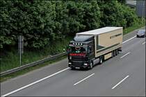 DAF XF der Spedition Schmidt & Hacker ist bei Ldenscheid auf dem Weg Richtung Sden. Beim volltanken der Maschine will ich net die Rechnung sehen;-P