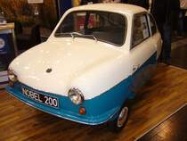 Nobel 200. 1959 -1961. Beim Nobel 200 handelt es sich um einen britischen Lizenzbau des Fuldamobiles S-7. Auch die Briten verbauten fr den Lizenzbau den bewhrten Fichtel & Sachs 1-Zylinderzweitaktmotor mit 191 cm. Der  Floh  hat 9,7 PS und erreicht eine Hchstgeschwindigkeit von 75 km/h. Techno Classica am 25.03.2012.