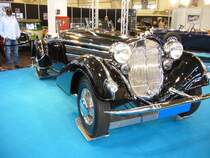 Horch 855 Spezialroadster mit Glser Karosserie. 1938 - 1939. Vom Roadstermodell 855 entstanden whrend der zweijhrigen Bauzeit lediglich zehn Chassis, die dann von renomierten Karosseriebetrieben wie Erdmann&Rossi/Berlin oder Glser/Dresden  eingekleidet  wurden. Der 8-Zylinderreihen motor leistet 120 PS aus 4.944 cm Hubraum. Techno Classica am 25.03.2012.