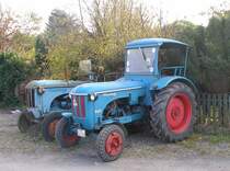 2 alte Hanomag Trecker am 27.10.2007 in Lehbeck bei Gelting/Deutschland