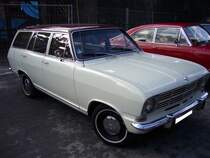 Opel Kadett B CarAvan L. 1965 - 1973. Das fnftrige CaraVan Modell war erst ab 1967 lieferbar. Es gab eine Vielzahl von Modellvarianten und Motorisierungen. Oldtimertreffen Kokerei Zollverein am 01.04.2012.