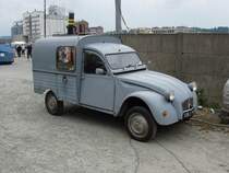 Britischer Citroen 2CV  Kastenente  am 09.07.2006 in Vejle/Danmark