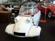 FMR-Messerschmitt Kabinenroller KR 200. 1957 - 1964. Der Kabinenroller wurde bereits 1948 als Fend Flitzer vorgestellt. Ab 1957 wurde bei der Fahrzeug- und Maschinen GmbH Regensburg (FMR) produziert. Der 1-Zylinderzweitaktmotor mit 191 cm stammt von Fichtel & Sachs und leistet. 10,2 PS. Techno Classica am 25.03.2012. 