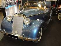 Mercedes Benz 170S Cabriolet A (W136 IV). 1949 - 1951. Vom 170S Cabriolet wurden insgesamt 2.433 Einheiten gefertigt. 1.603 Kufer entschieden sich fr das gerumigere Cabriolet B. Das Cabriolet A fand 830 Kufer. Der abgelichtete Wagen stammt aus dem letzten Baujahr=1951. Der 4-Zylinderreihenmotor mit 1.767 cm Hubraum leistet 52 PS. Techno Classica am 25.03.2012.