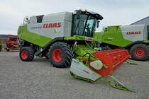 Claas Lexion 530 mit Mhwerk fr Getreide, Mrz 2012