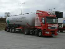 Renault-Tanksattelzug,am 30.Mrz 2012,in Sagard.