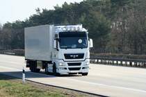 MAN TGX Khl-Sattelzug am 23.03.2012 auf der A2 Richtung Westen.