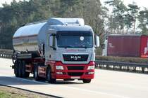 MAN TGX Sattelzug (Silo-Auflieger) der Spedition Sewert am 23.03.2012 auf der A2 mit Fahrtrichtung Westen